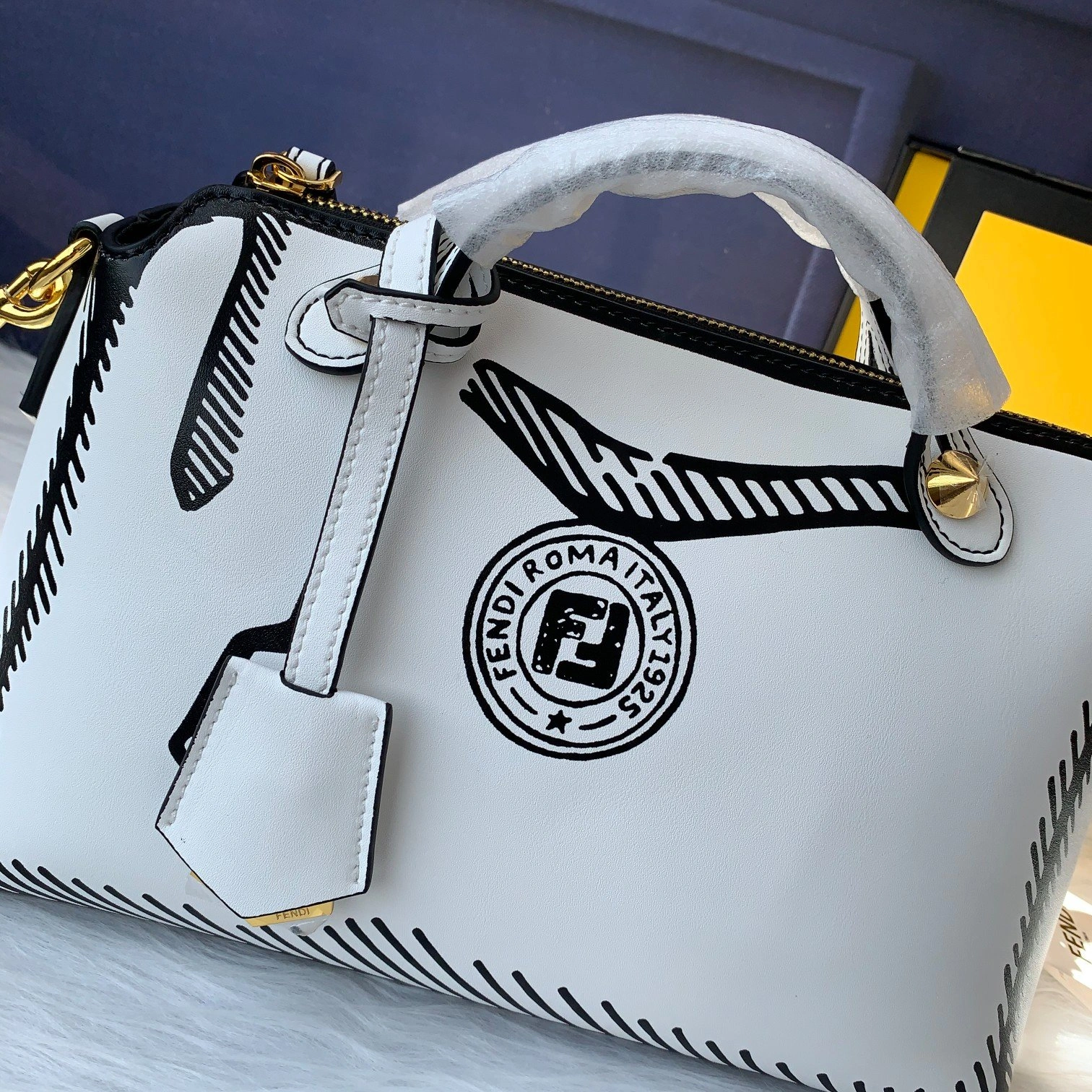 F*endi Top Bag 27*15*13cm FlexibleFit 9347