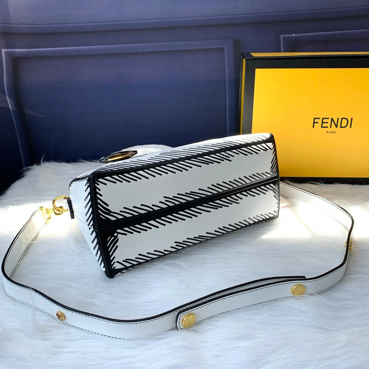 F*endi Top Bag 27*15*13cm FlexibleFit 9347