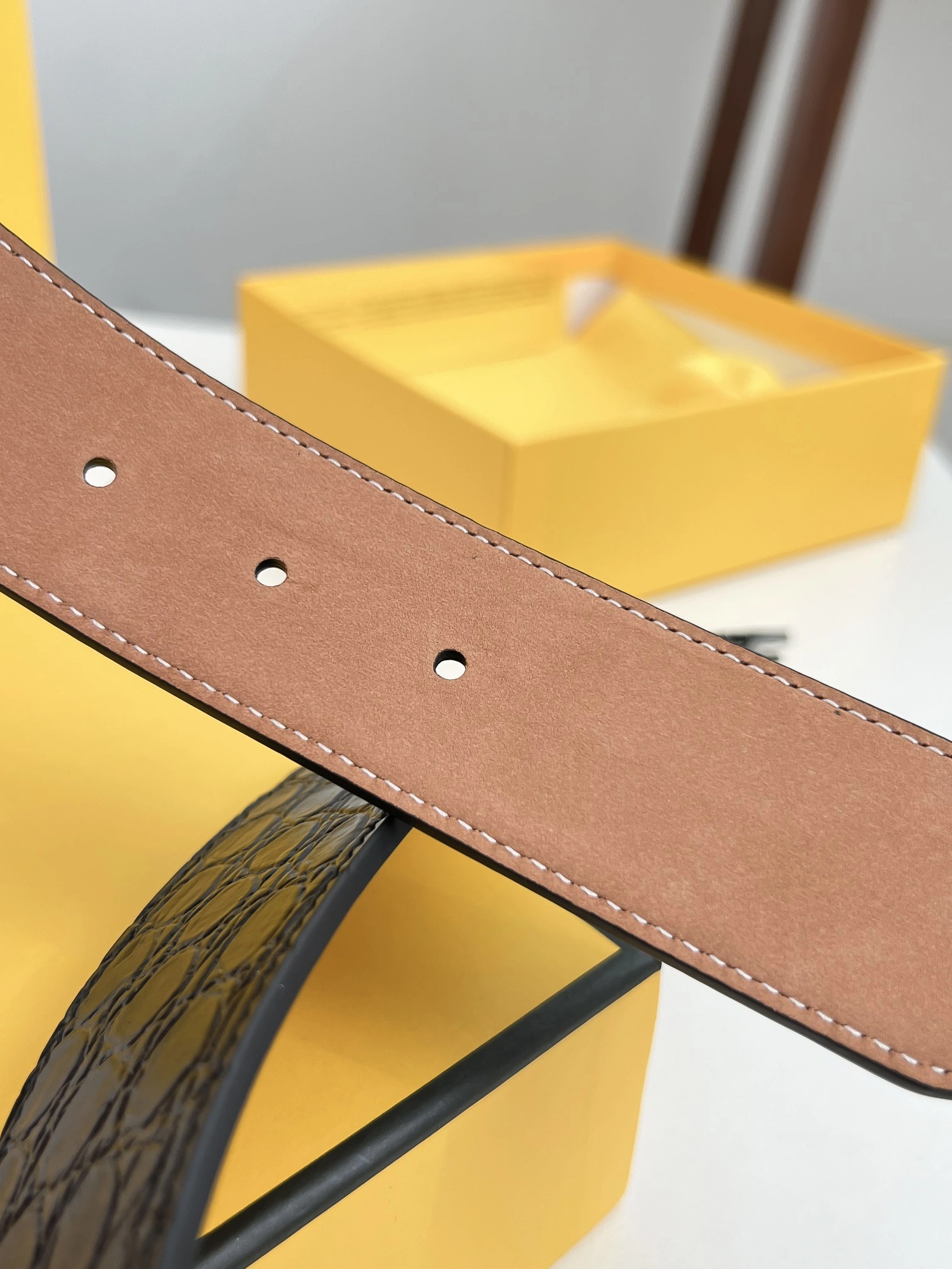 Lightweight F*endi Top Belts AT 20230908- 16510