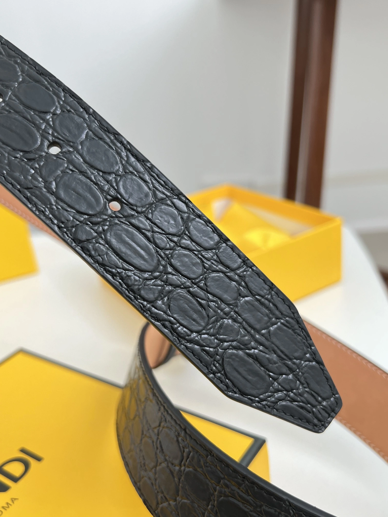 Lightweight F*endi Top Belts AT 20230908- 16510