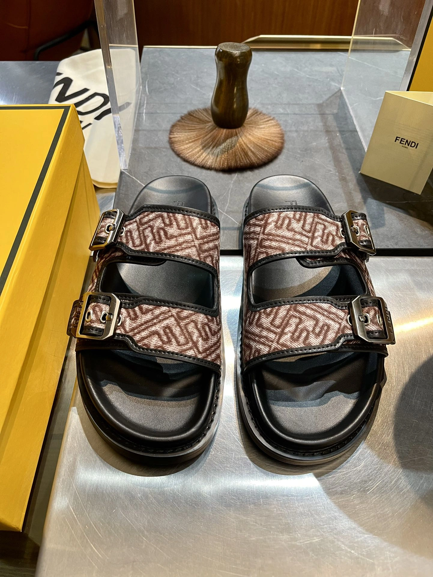 Sleek F*endi Top Sandals&Slippers RR 20240813- 6921
