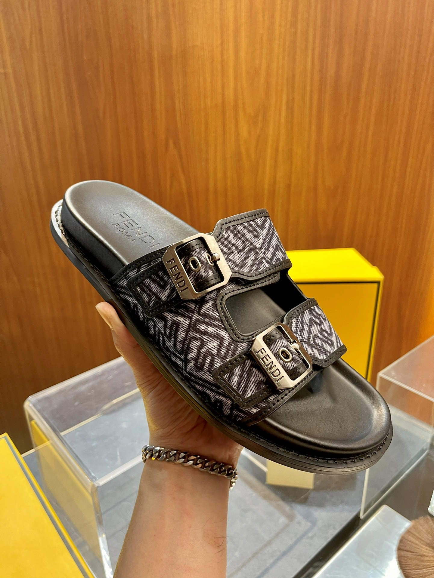 Sleek F*endi Top Sandals&Slippers RR 20240813- 6921