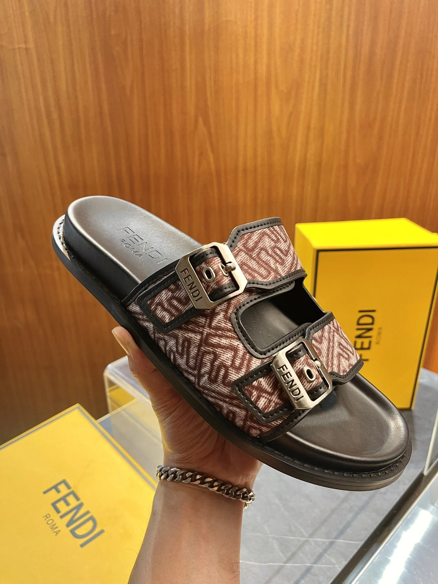 Sleek F*endi Top Sandals&Slippers RR 20240813- 6921