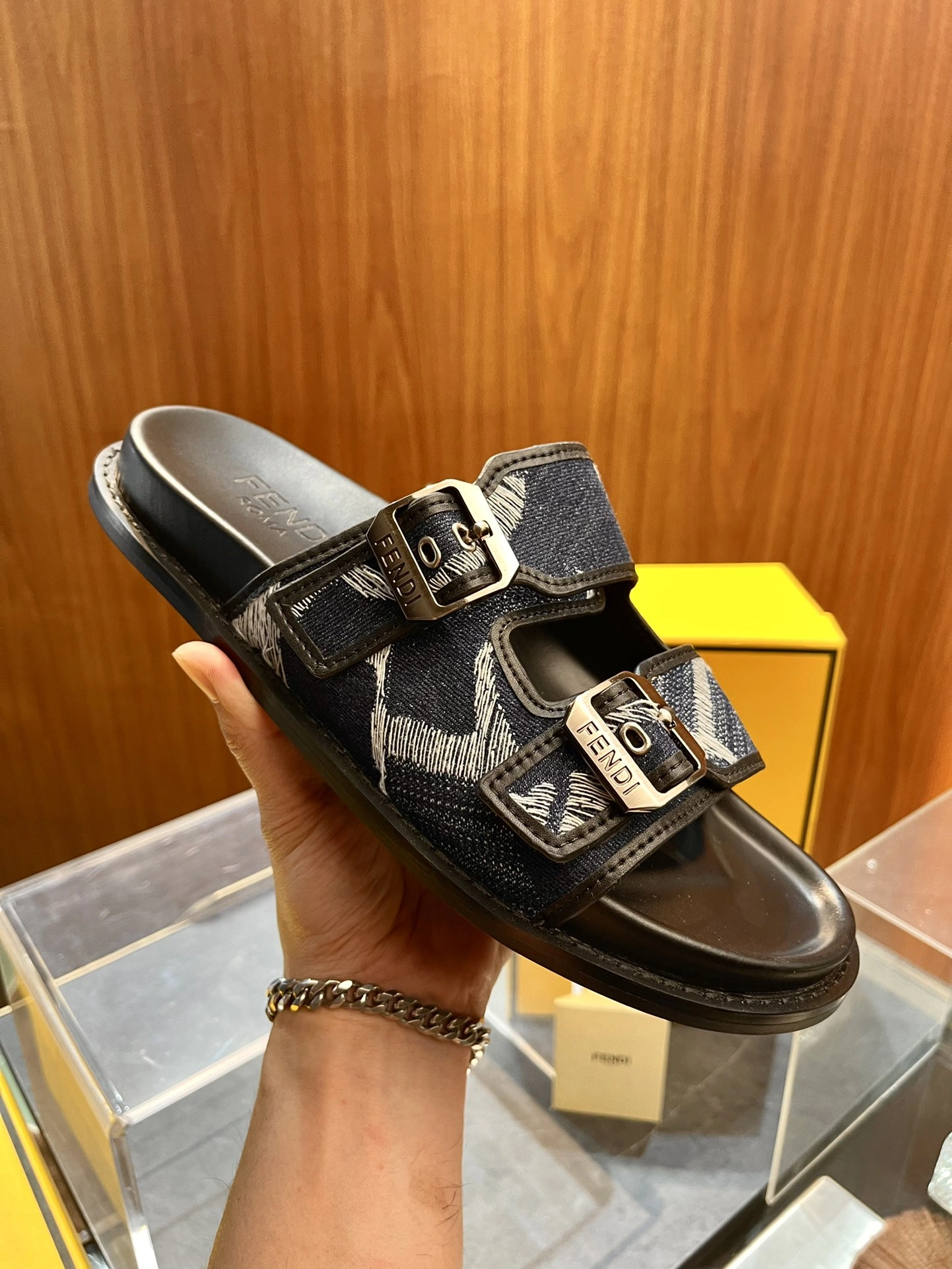 Sleek F*endi Top Sandals&Slippers RR 20240813- 6921