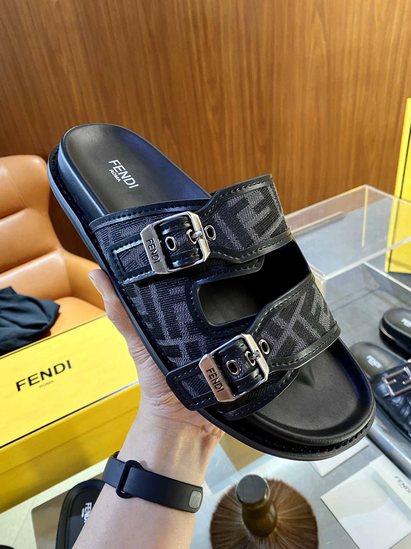 Compact F*endi Top Sandals&Slippers RR 20250417- 6886