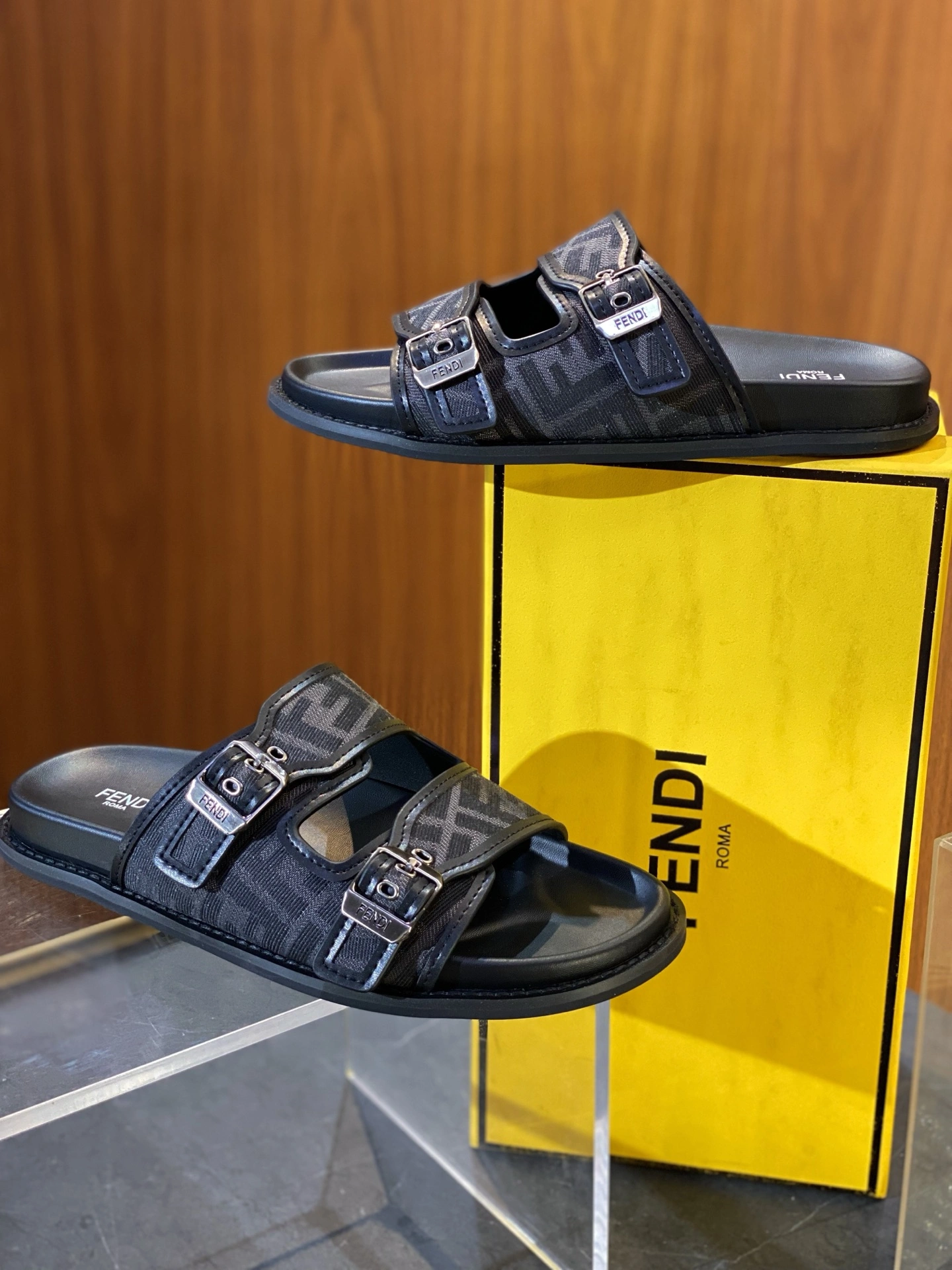 Compact F*endi Top Sandals&Slippers RR 20250417- 6886