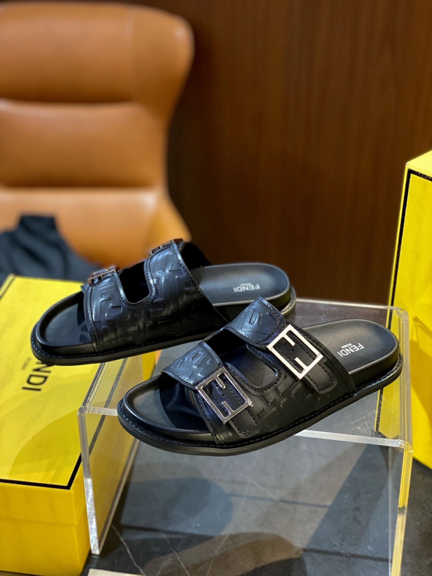 Compact F*endi Top Sandals&Slippers RR 20250417- 6886