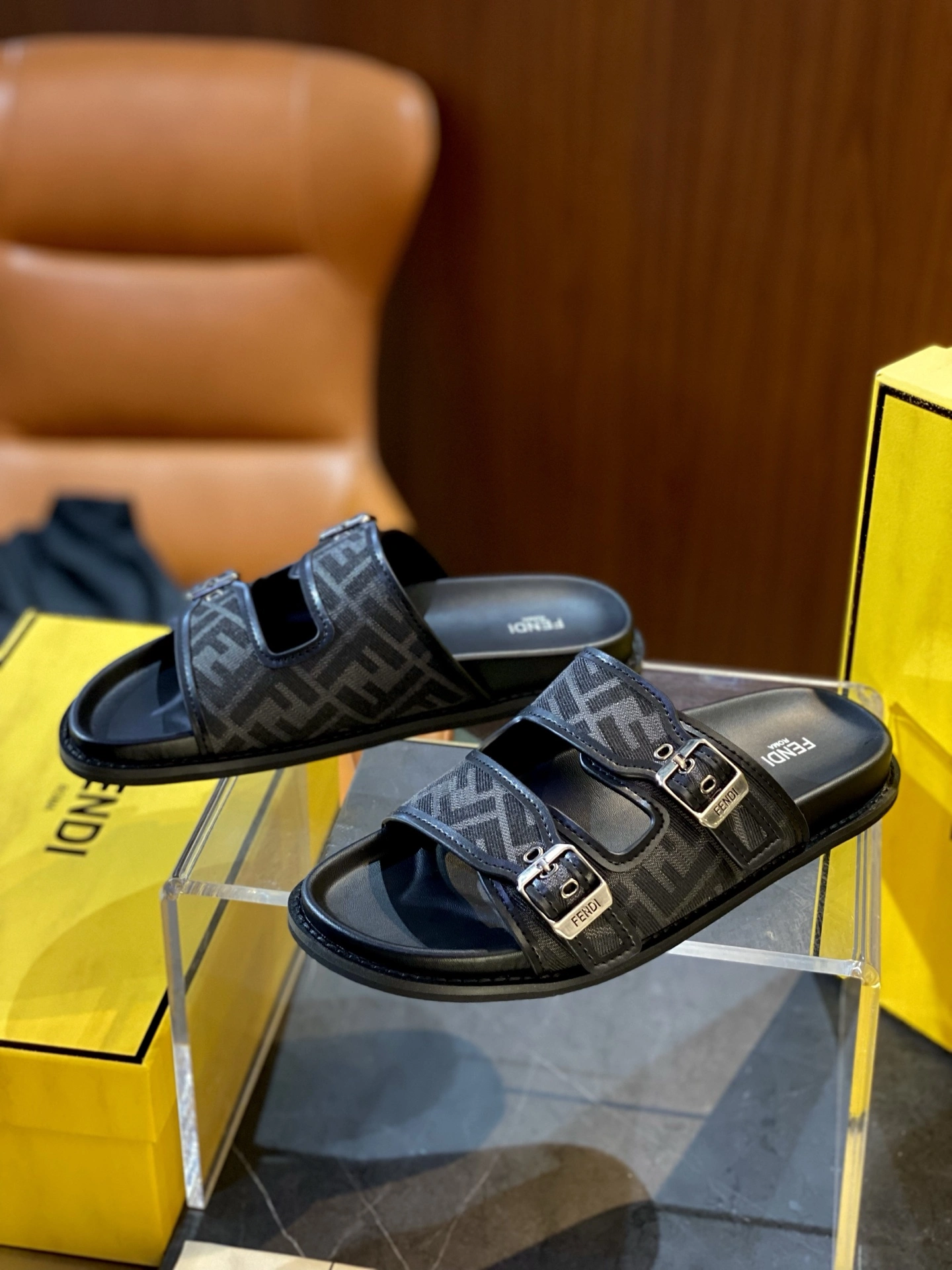 Compact F*endi Top Sandals&Slippers RR 20250417- 6886