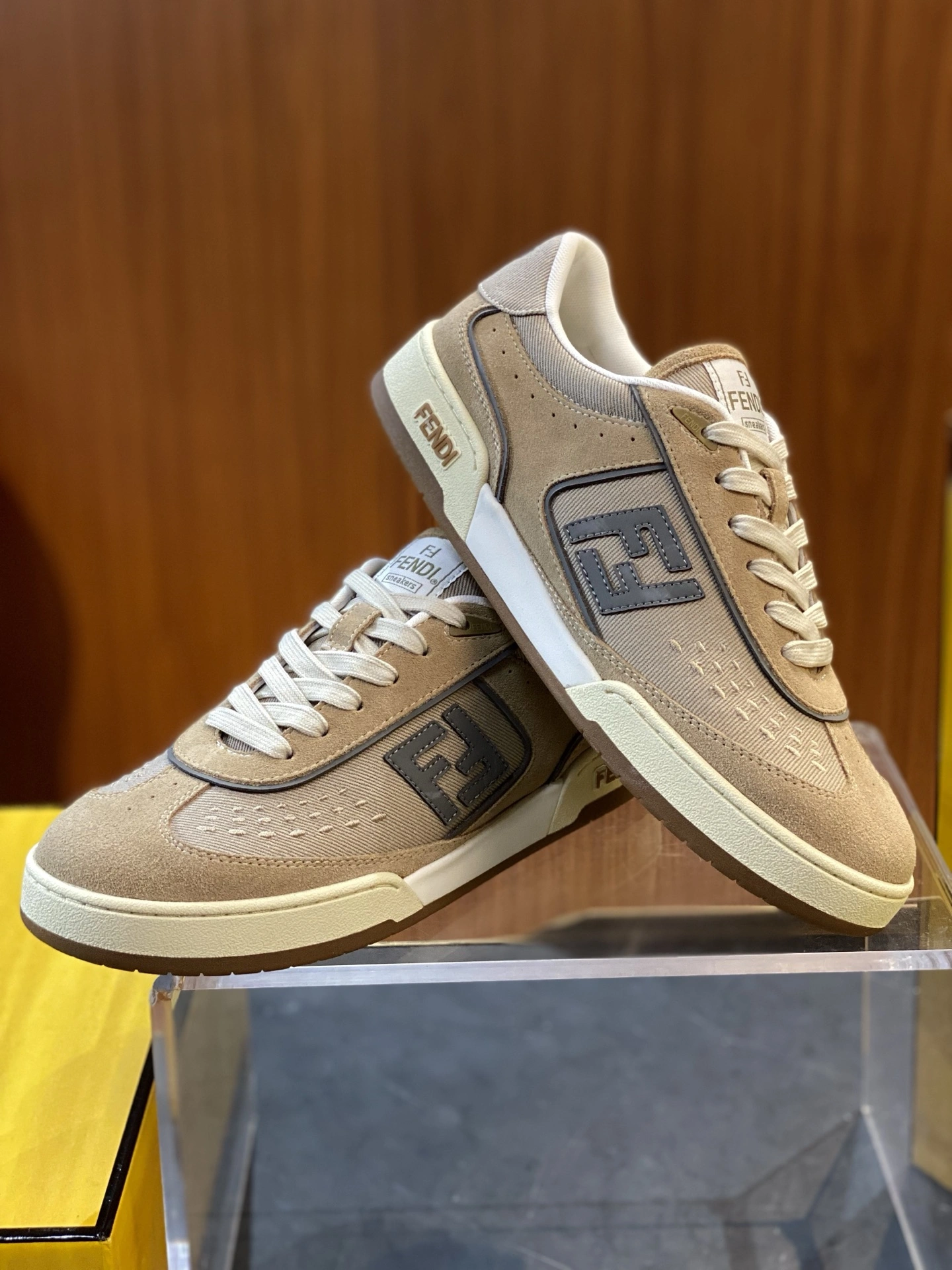 Durable F*endi Top Sneaker Low RR 20250416- 6904