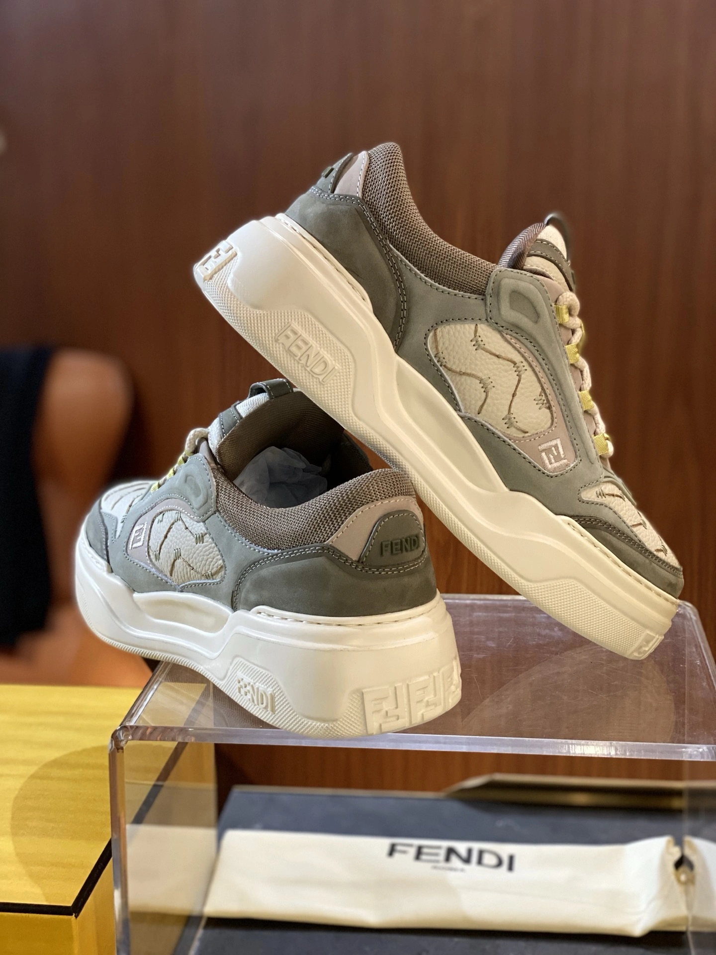 Fashionable F*endi Top Sneaker Low RR 20250417- 6898