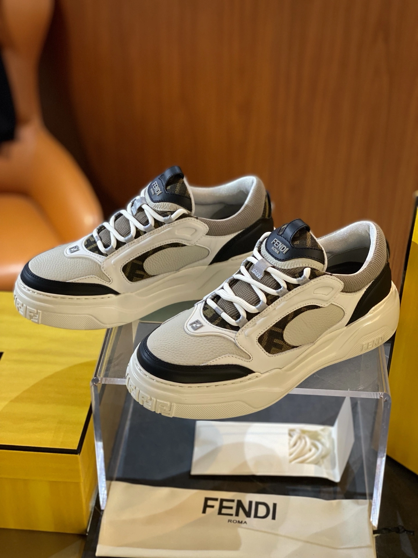 Effortless F*endi Top Sneaker Low RR 20250417- 6896