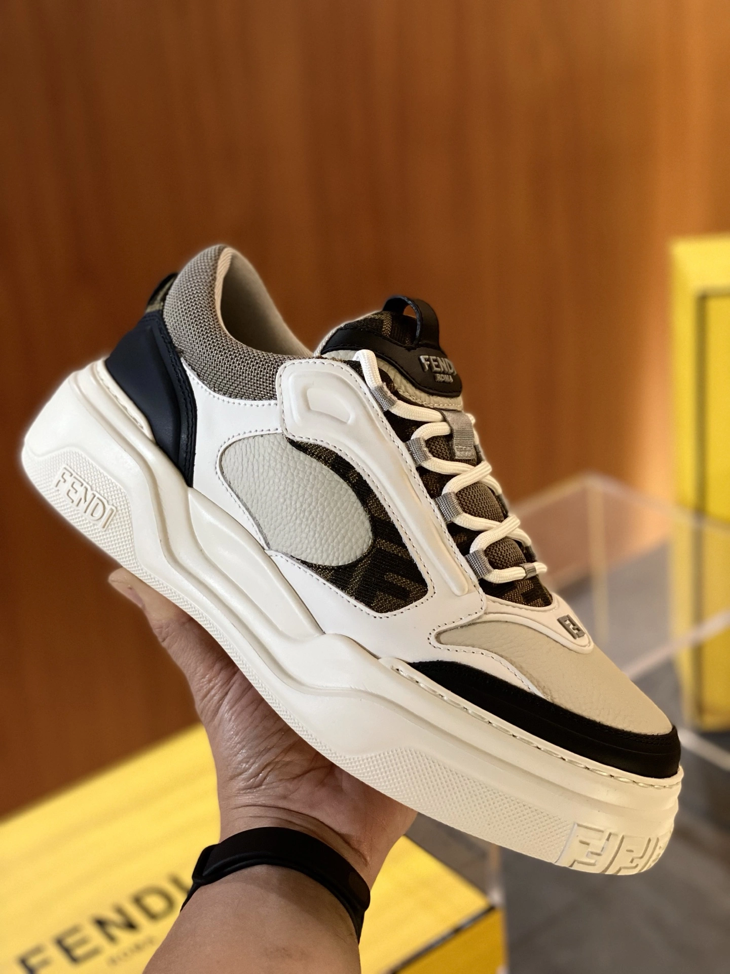 Effortless F*endi Top Sneaker Low RR 20250417- 6896