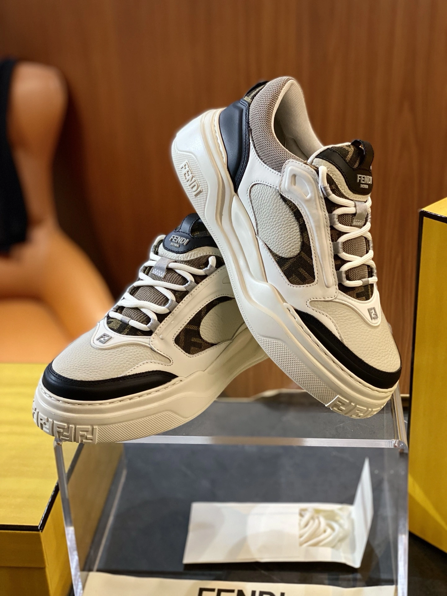Effortless F*endi Top Sneaker Low RR 20250417- 6896