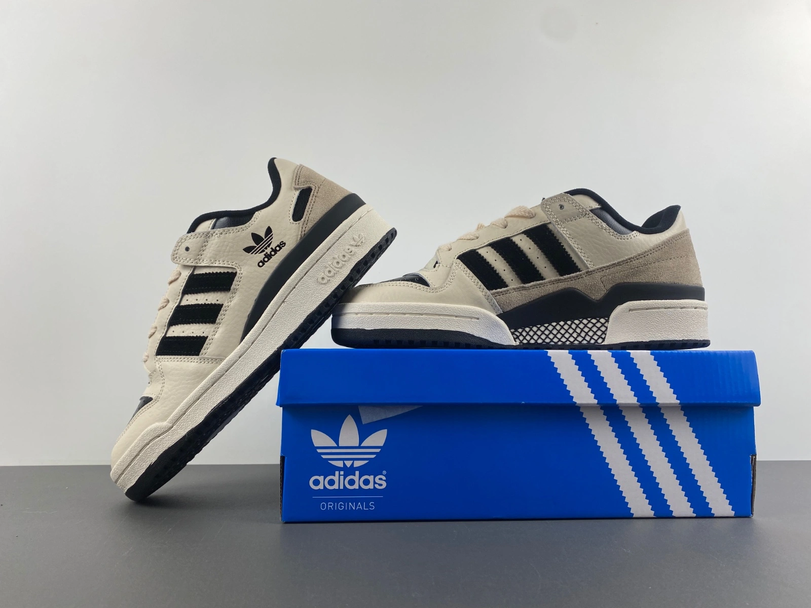 TopPick Forum Low CL Wonder White Core Black Wonder Beige IG 2756