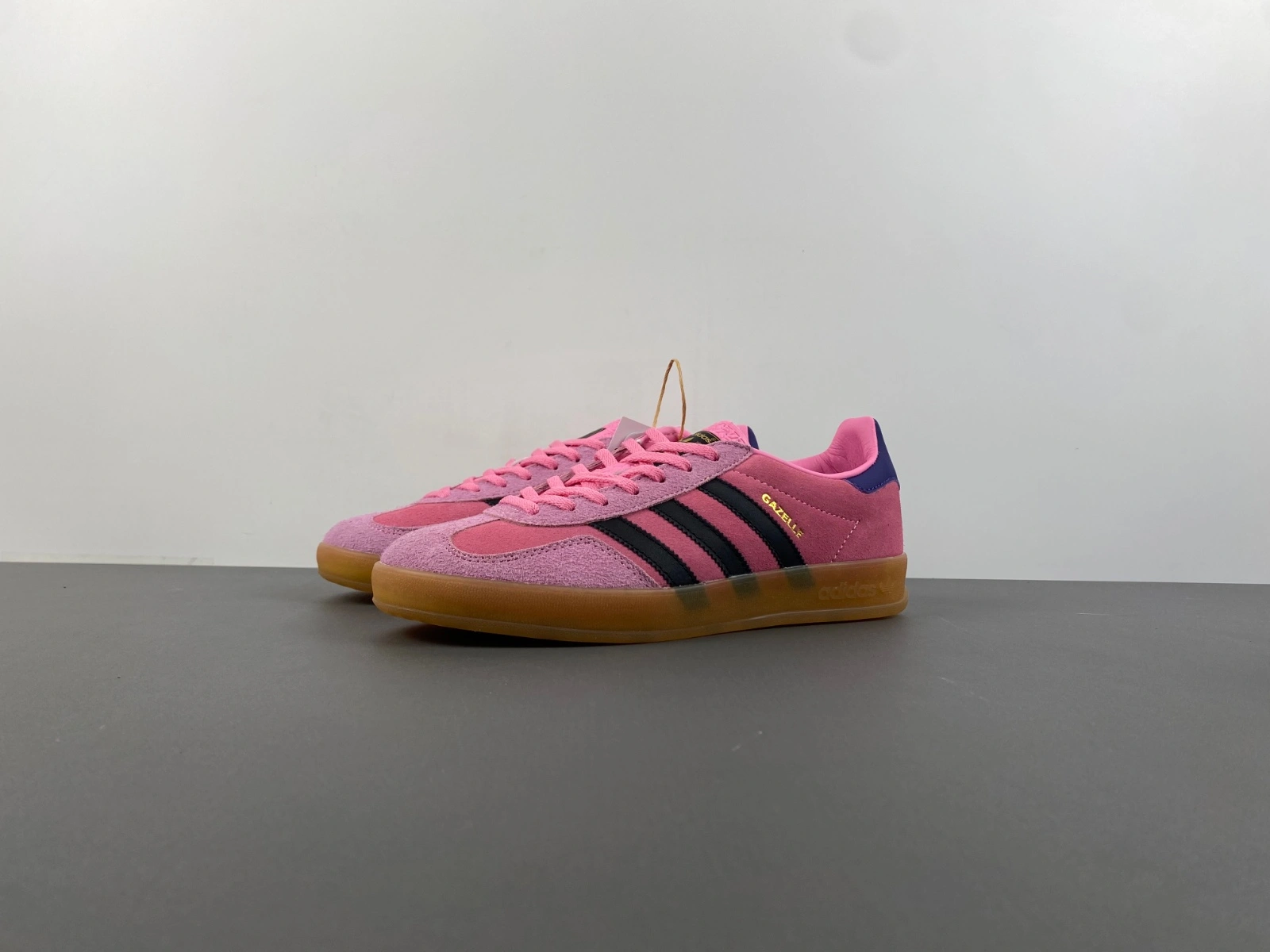 Versatile Gazelle Indoor Bliss Pink Purple IE 2790