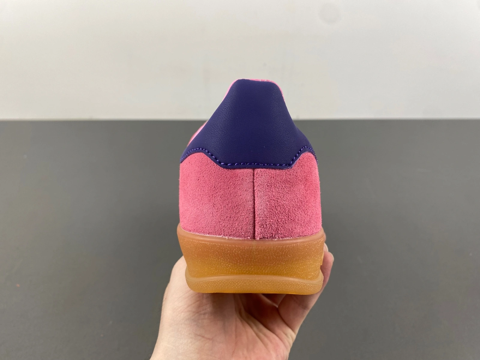 Versatile Gazelle Indoor Bliss Pink Purple IE 2790
