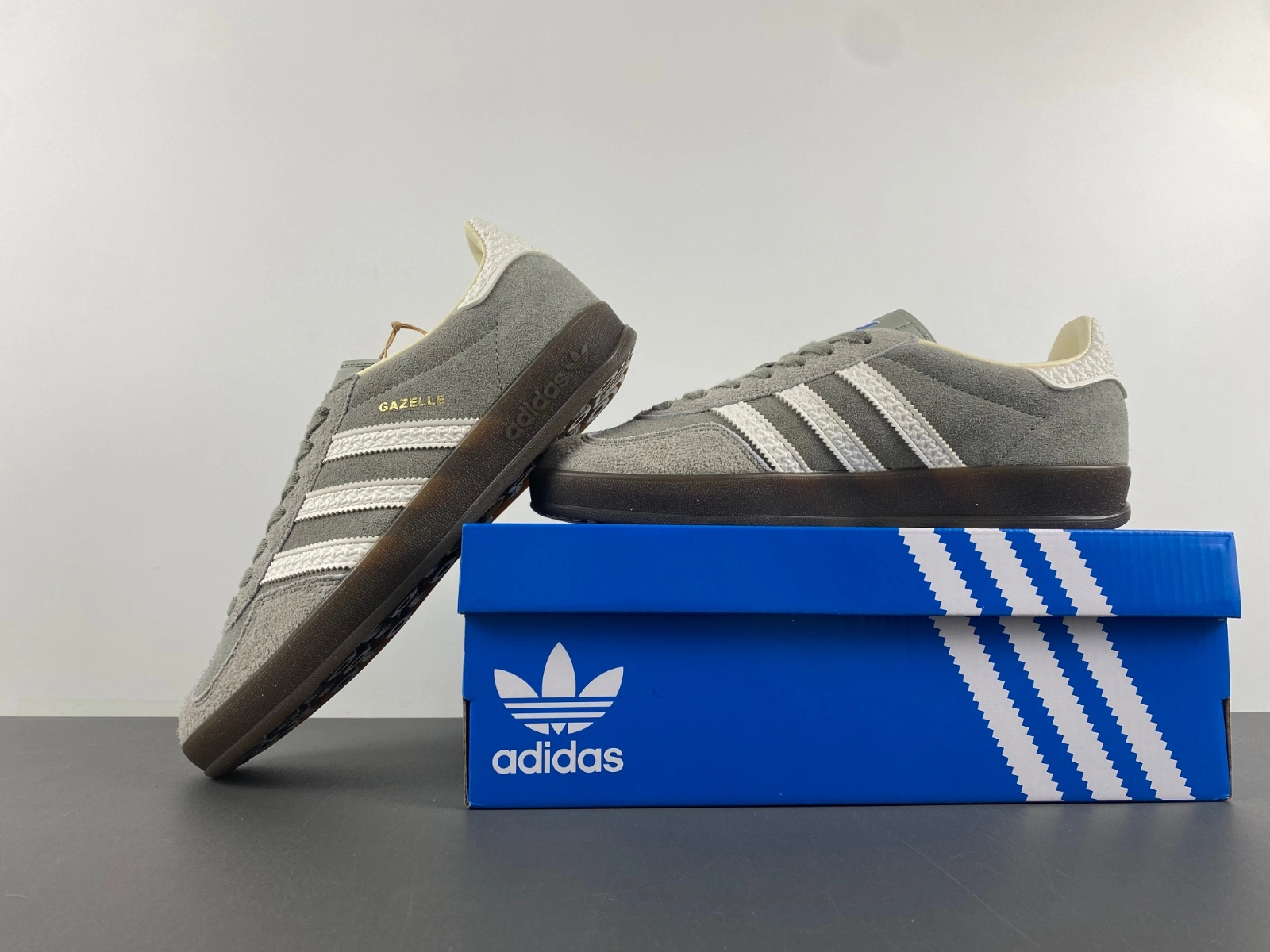 Gazelle Indoor Dark Grey White IF ComfortFit 2775