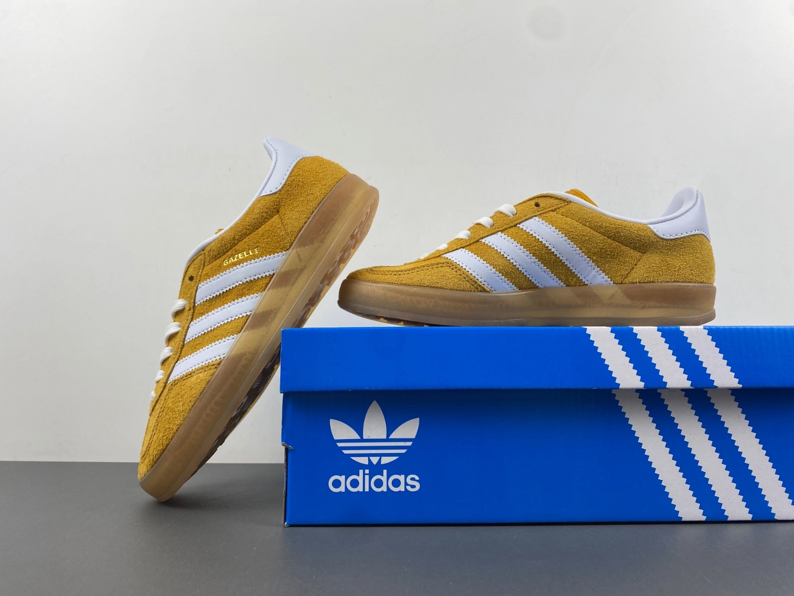 Compact Gazelle Indoor Orange Peel White HQ 2799