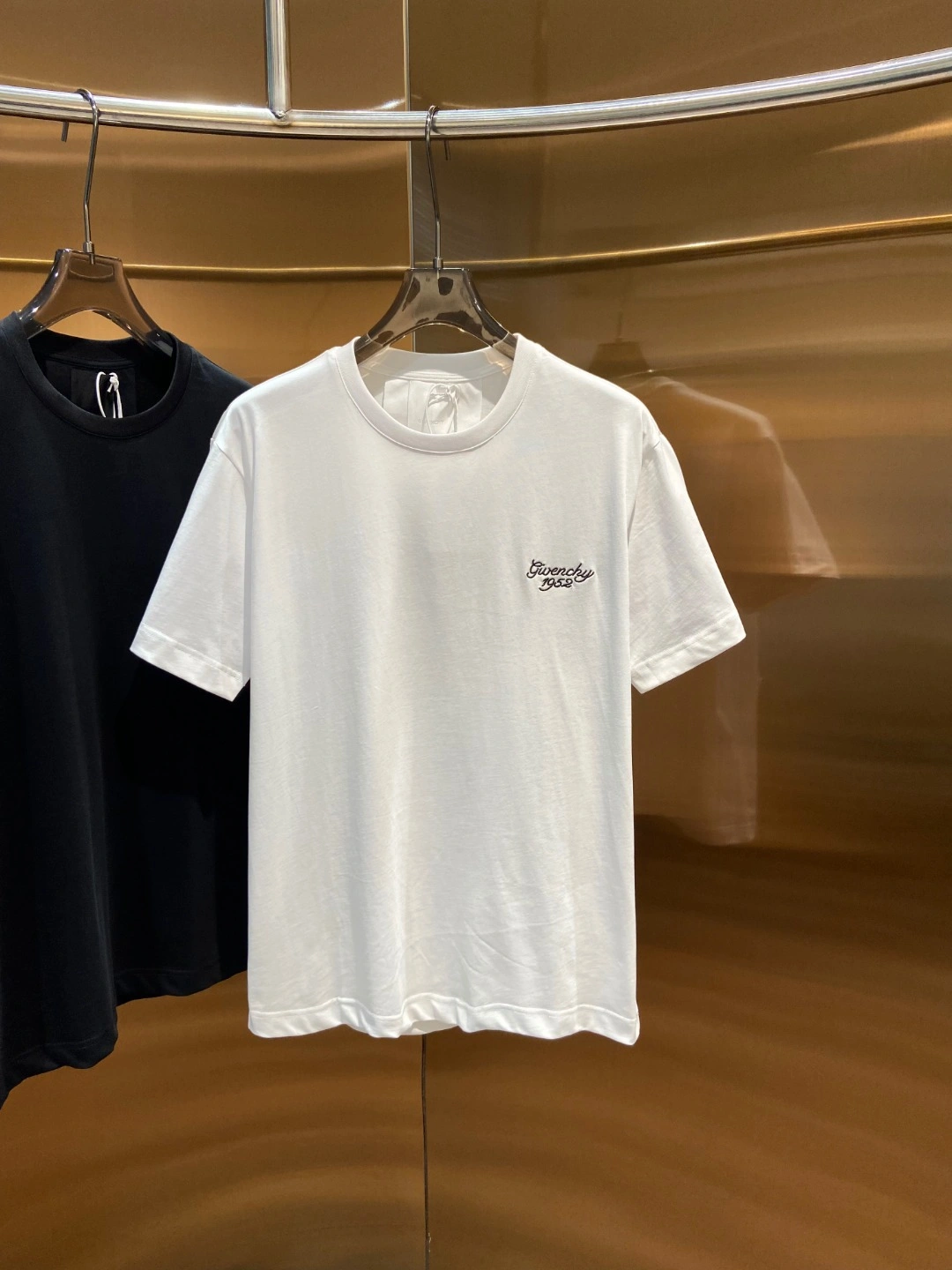 MoistureWicking G*ivenchy T-shirt Top Quality D17 2024039- 14220