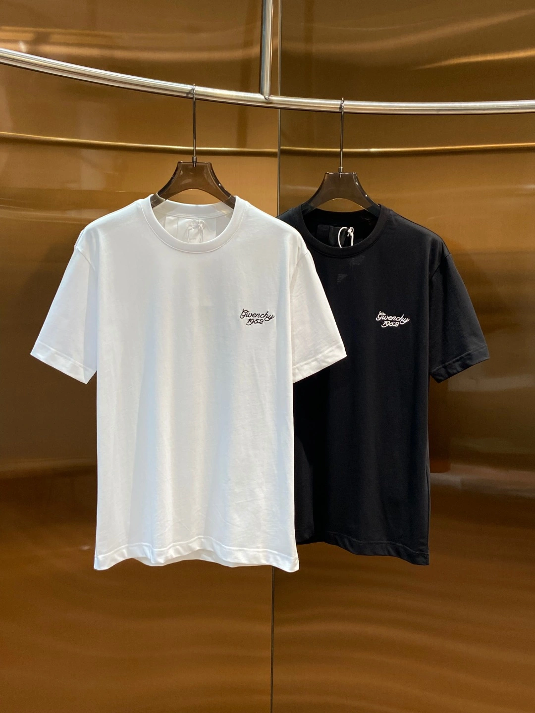 MoistureWicking G*ivenchy T-shirt Top Quality D17 2024039- 14220