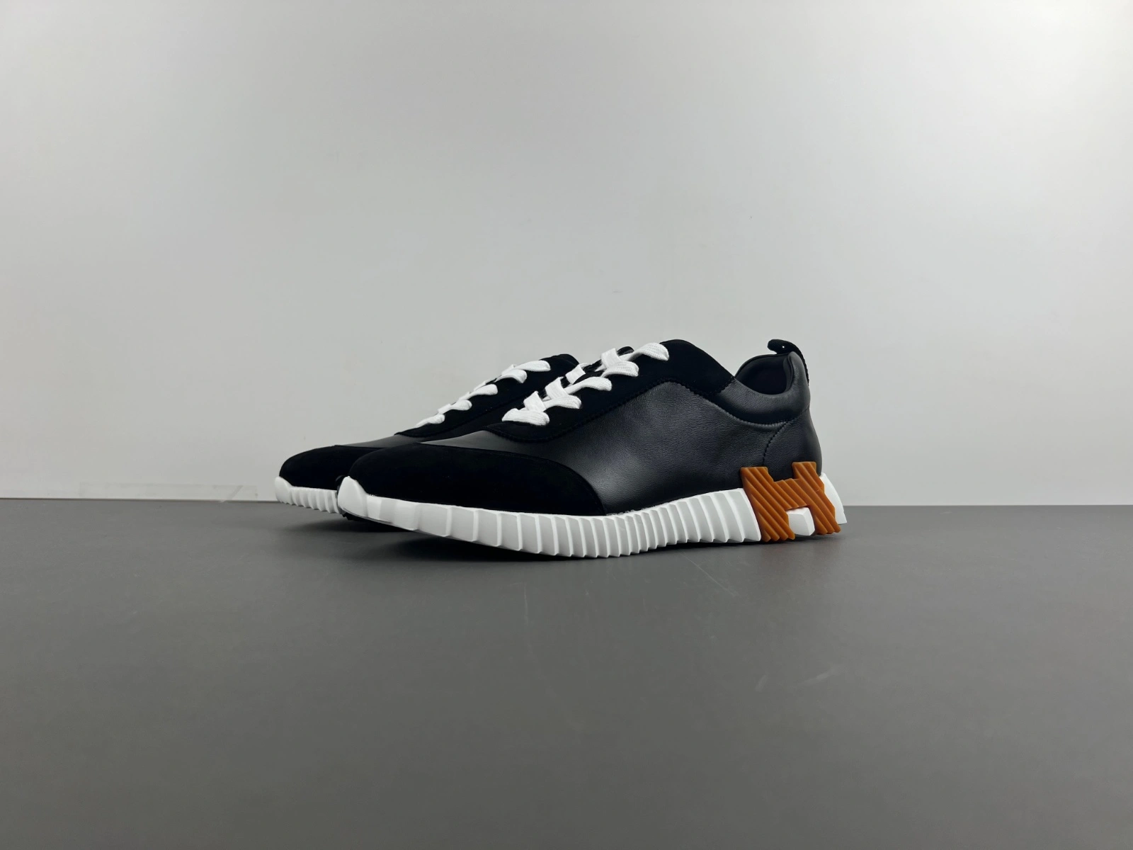 SportInspired H*ermes Top Sneaker Low MK20241010- 6818