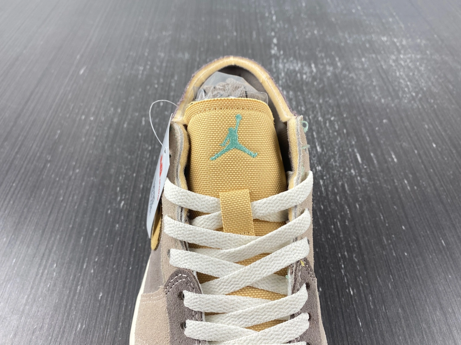 Jordan 1 Low SE Craft Taupe Haze DN1635- MoistureWicking 1575