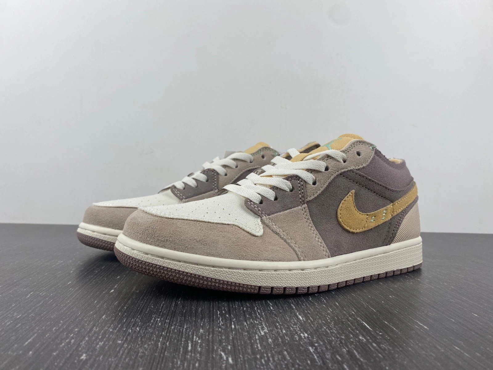 Jordan 1 Low SE Craft Taupe Haze DN1635- MoistureWicking 1575