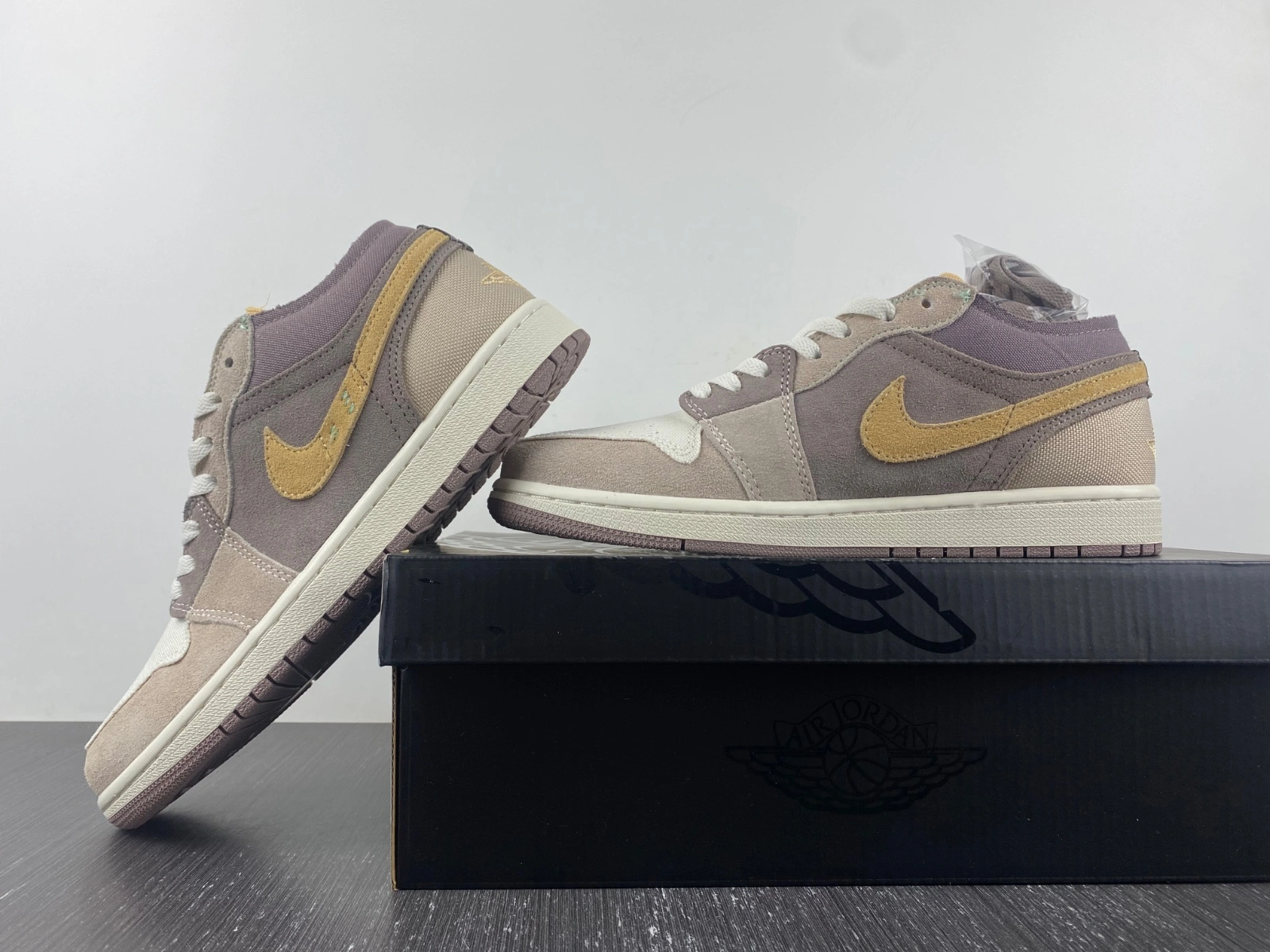 Jordan 1 Low SE Craft Taupe Haze DN1635- MoistureWicking 1575