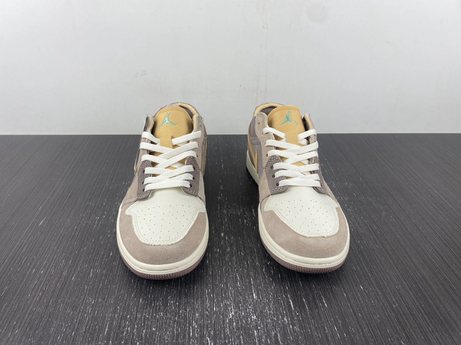Jordan 1 Low SE Craft Taupe Haze DN1635- MoistureWicking 1575