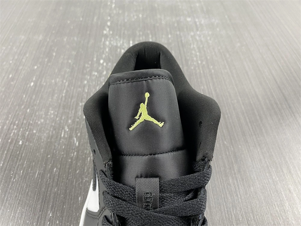 Supportive Jordan 1 Low Snakeskin Vivid Green DX4446 1655