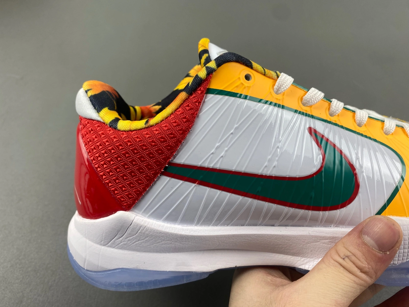 Durable KOBE 5 PROTRO CD4991- 1042