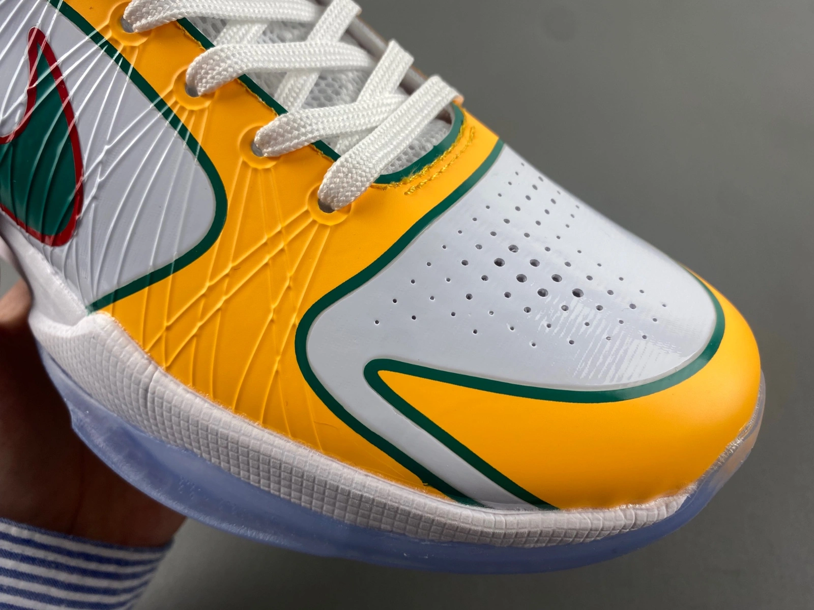 Durable KOBE 5 PROTRO CD4991- 1042
