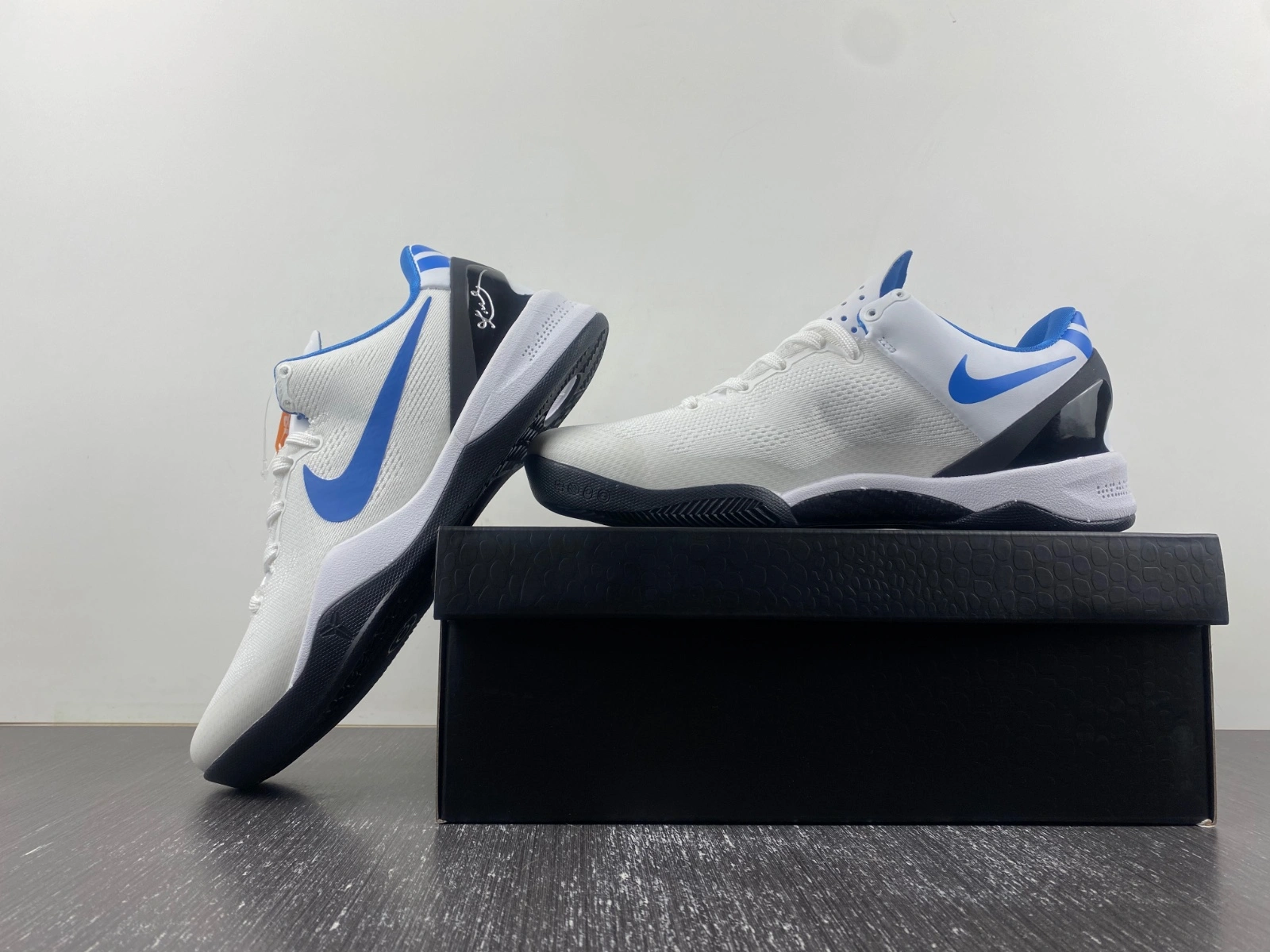 KOBE 8 MILK SNAKE 555035- Popular 1050