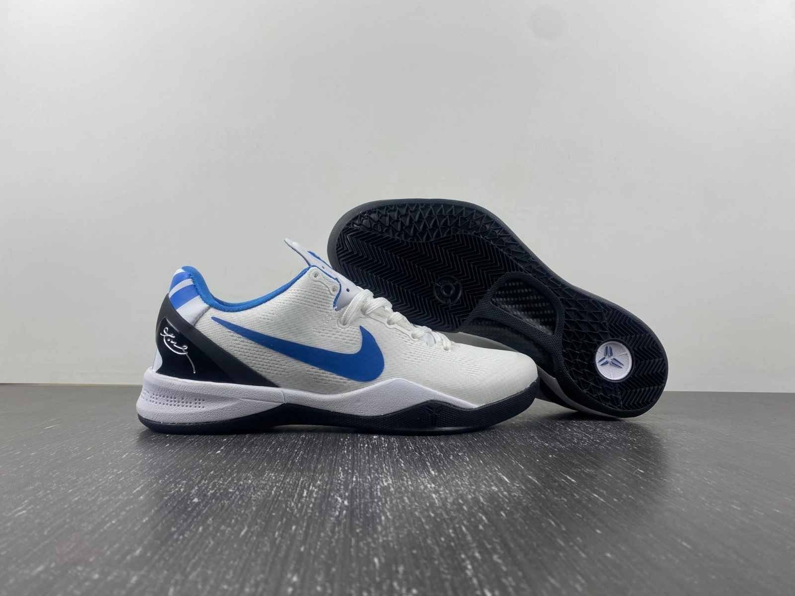 KOBE 8 MILK SNAKE 555035- Popular 1050