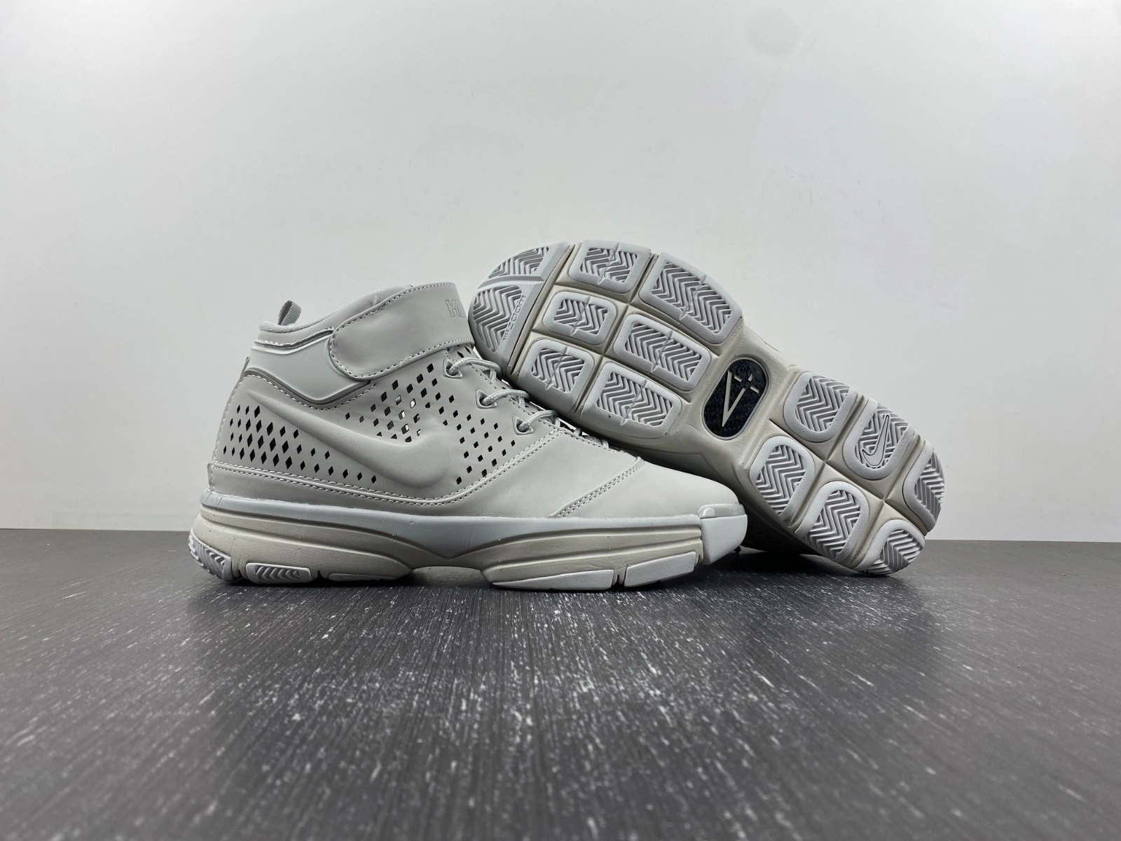 Kobe 2 Black Mamba Collection Fade to Black 869452- Premium 1060