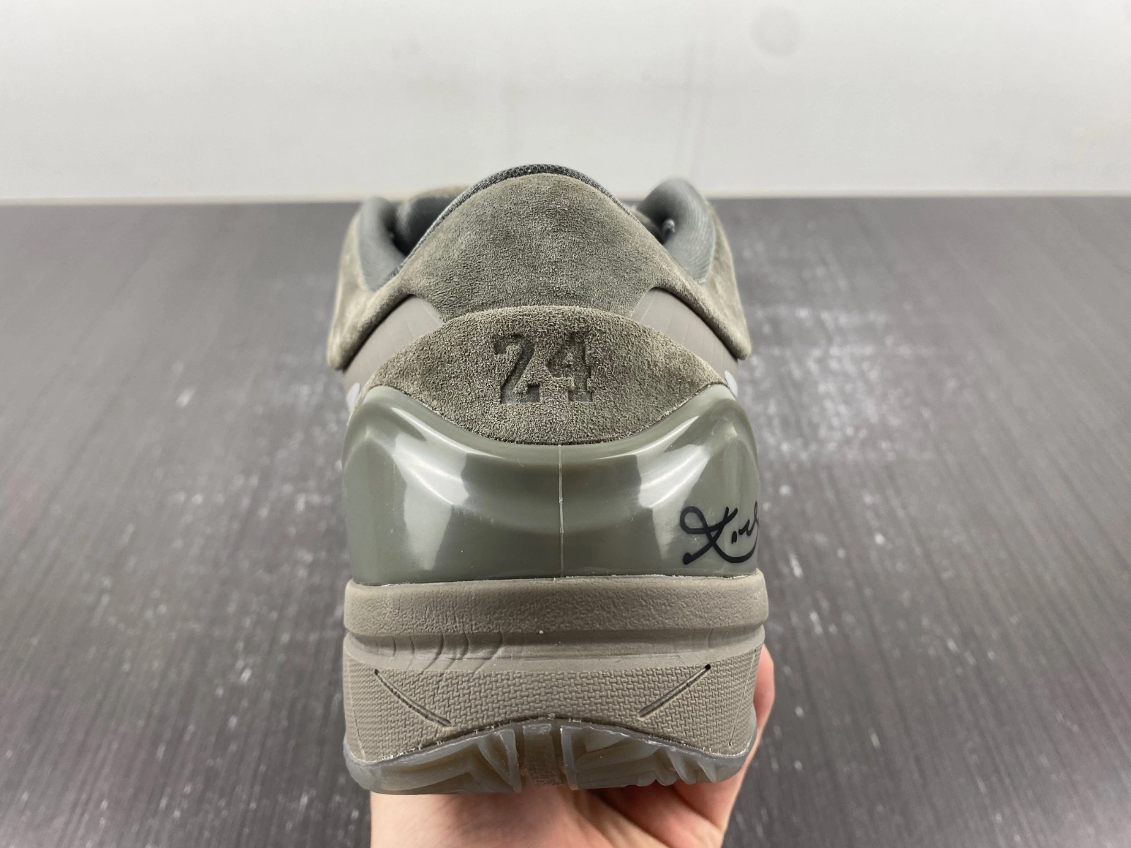 Kobe 4 Black Mamba Collection Fade to Black 869450- Practical 1098