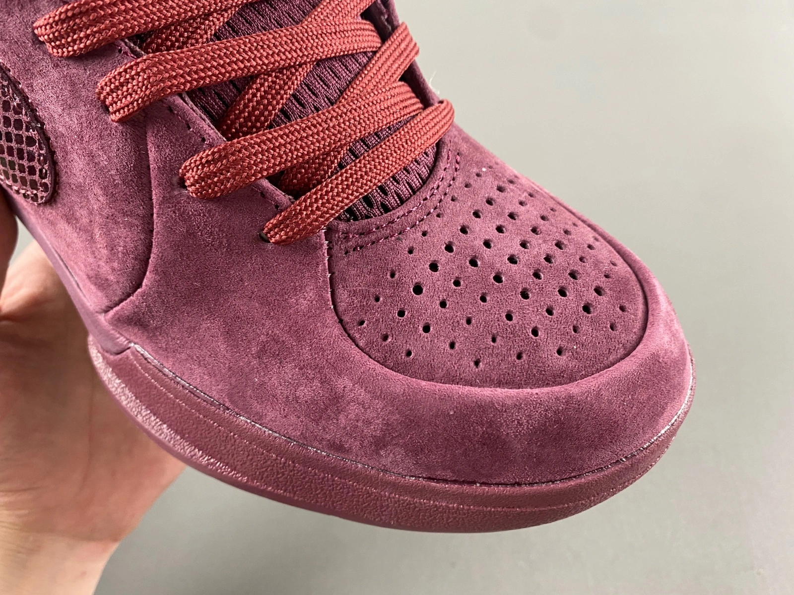 Kobe 4 Protro Bordeaux FQ3544- DailyWear 1005