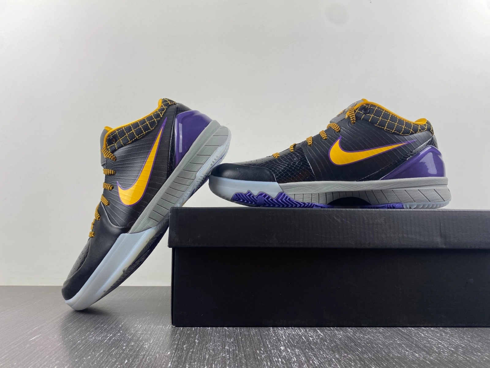 Kobe 4 Protro Carpe Diem AV6339- Minimalist 1084