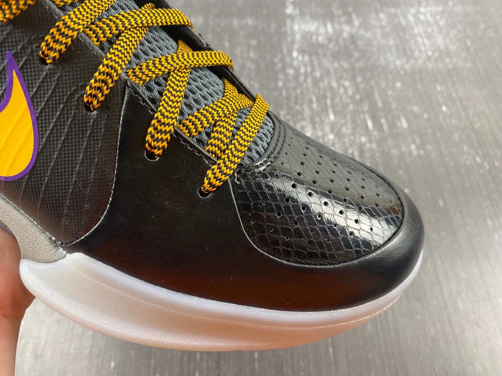 Kobe 4 Protro Carpe Diem AV6339- Minimalist 1084