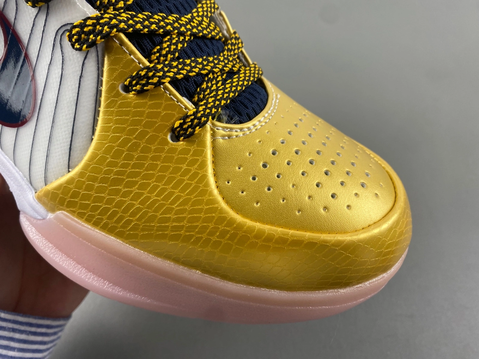 Kobe 4 Protro Gold CQ3869- Resilient 1044