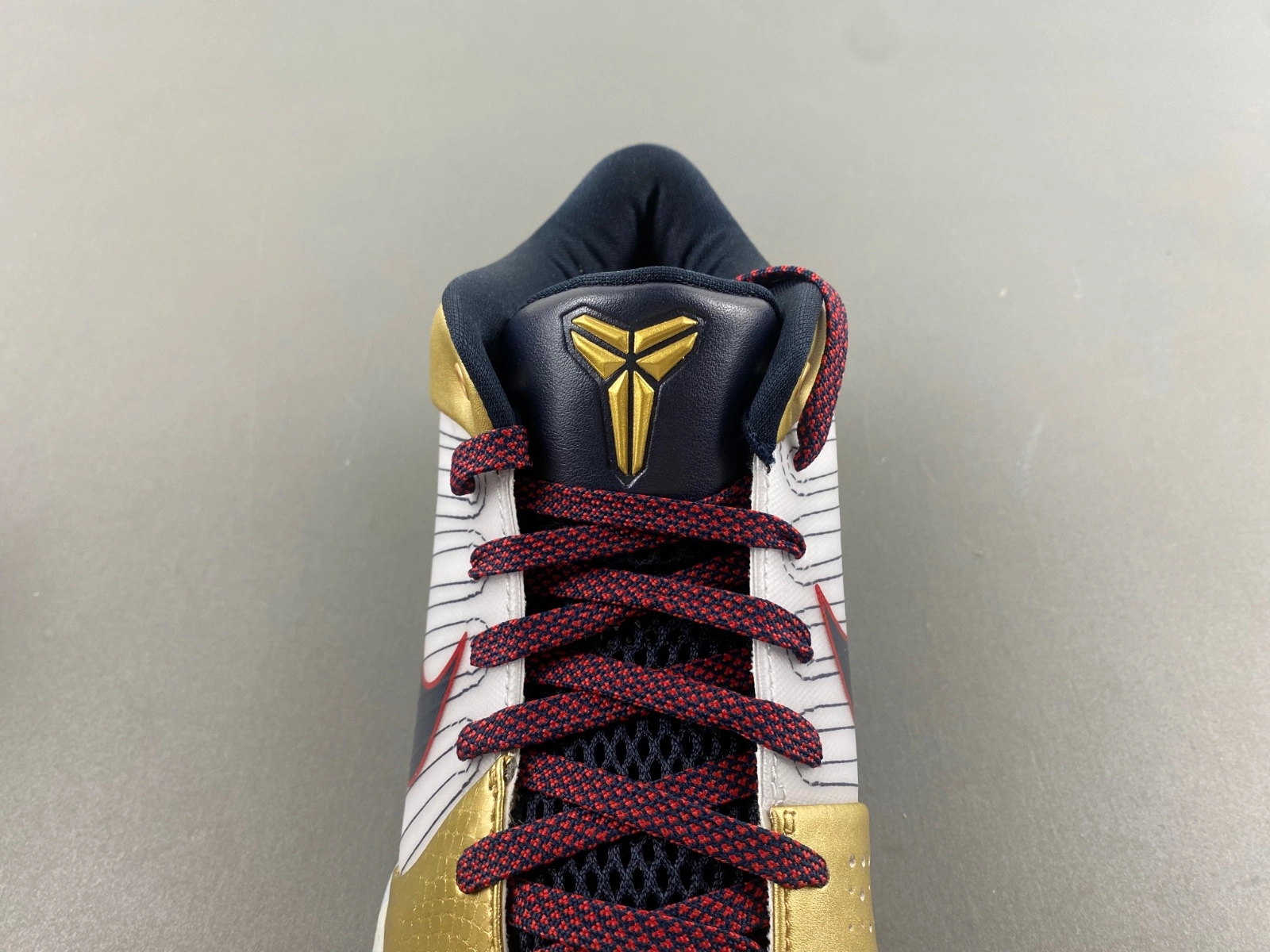 Versatile Kobe 4 Protro Gold Medal FQ3544- 1013