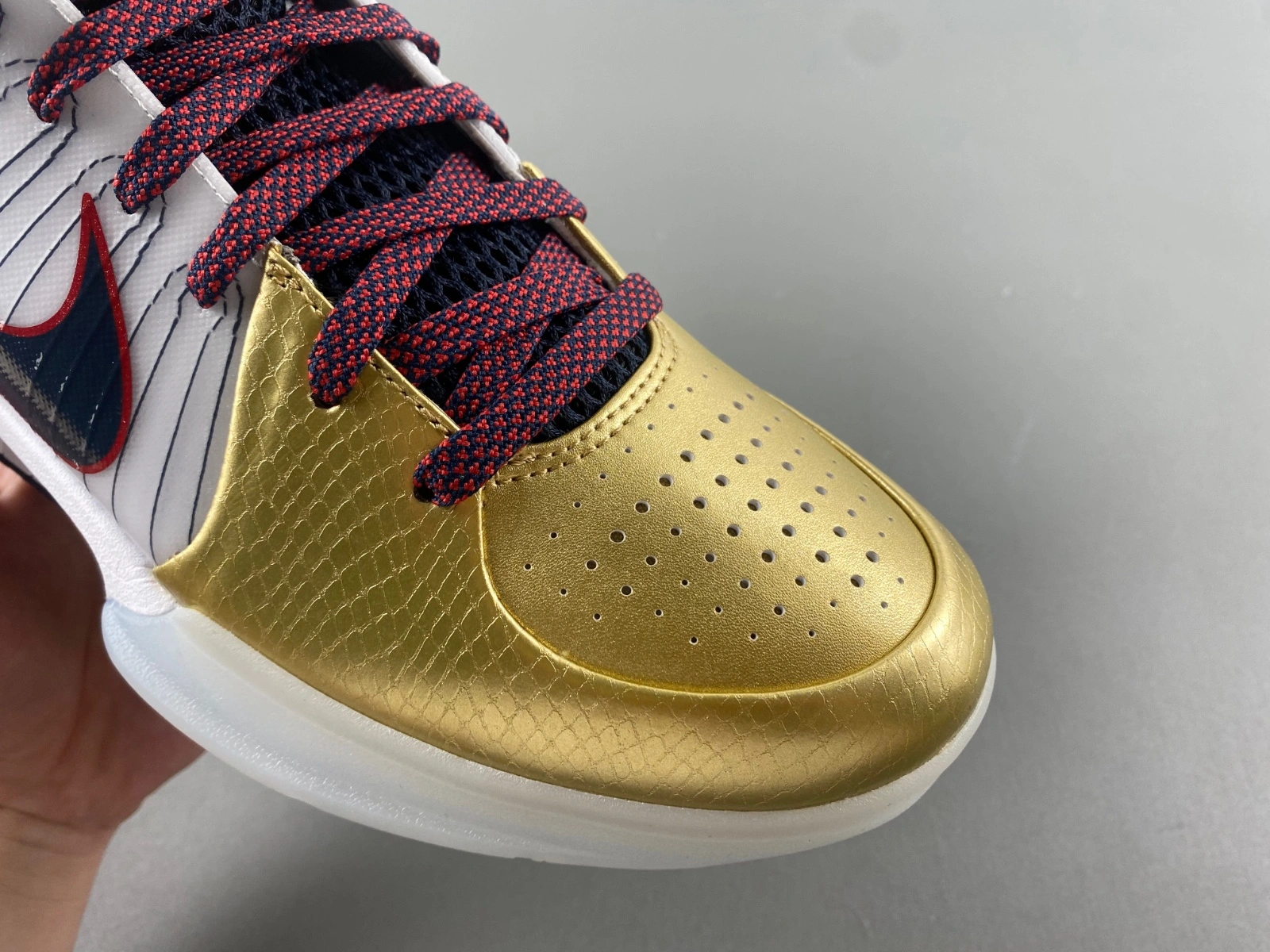Versatile Kobe 4 Protro Gold Medal FQ3544- 1013
