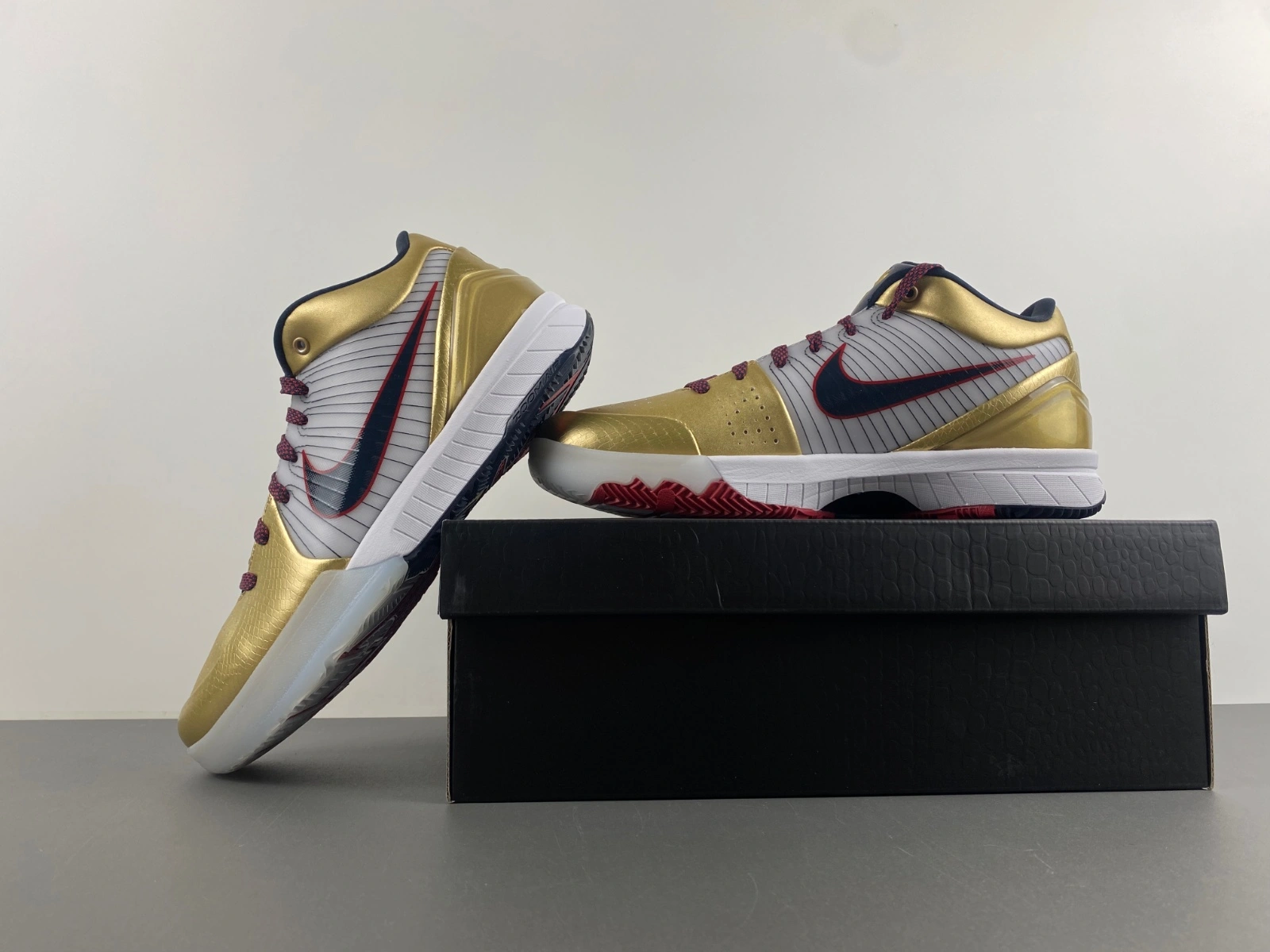 Versatile Kobe 4 Protro Gold Medal FQ3544- 1013