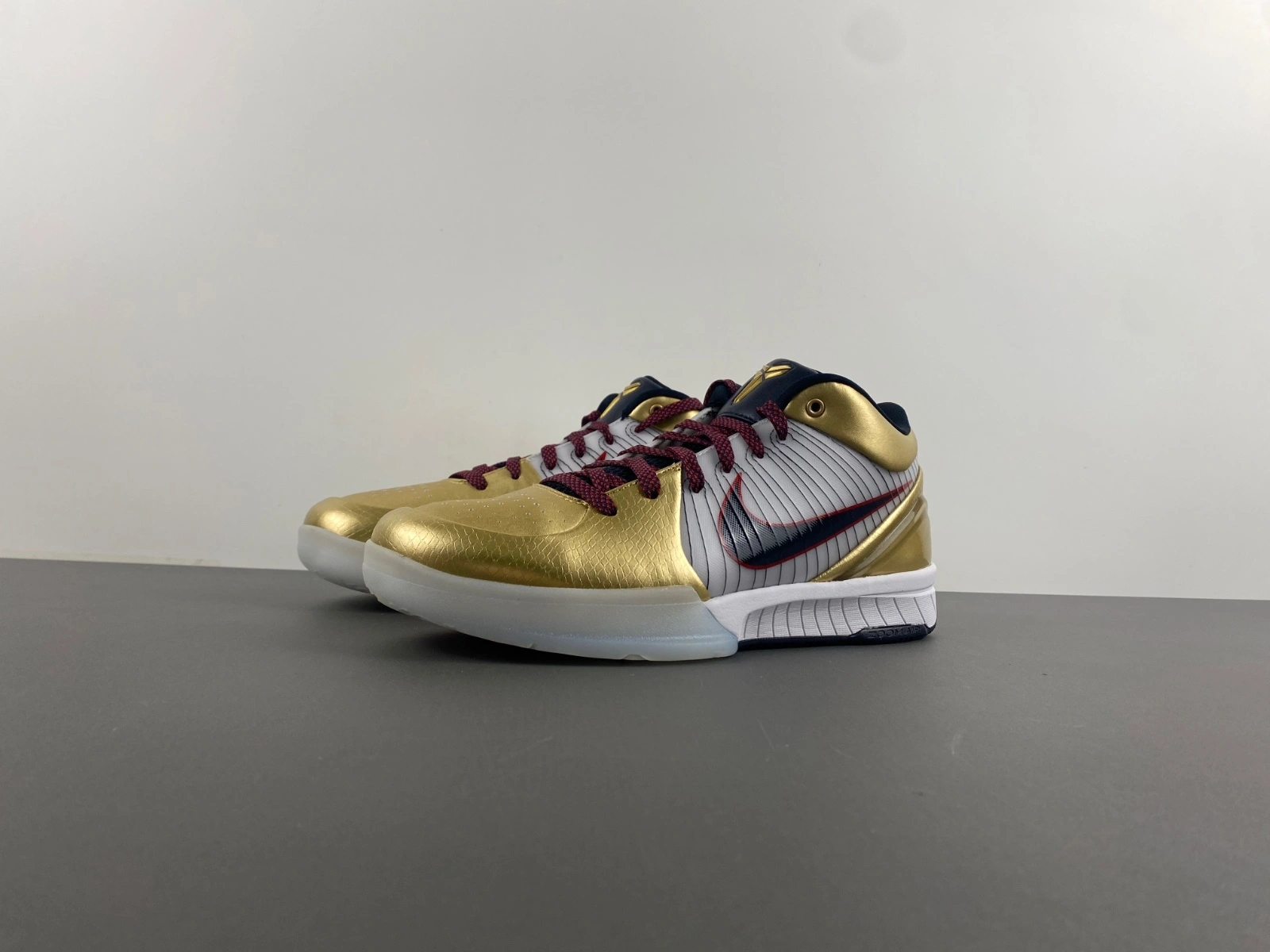 Versatile Kobe 4 Protro Gold Medal FQ3544- 1013