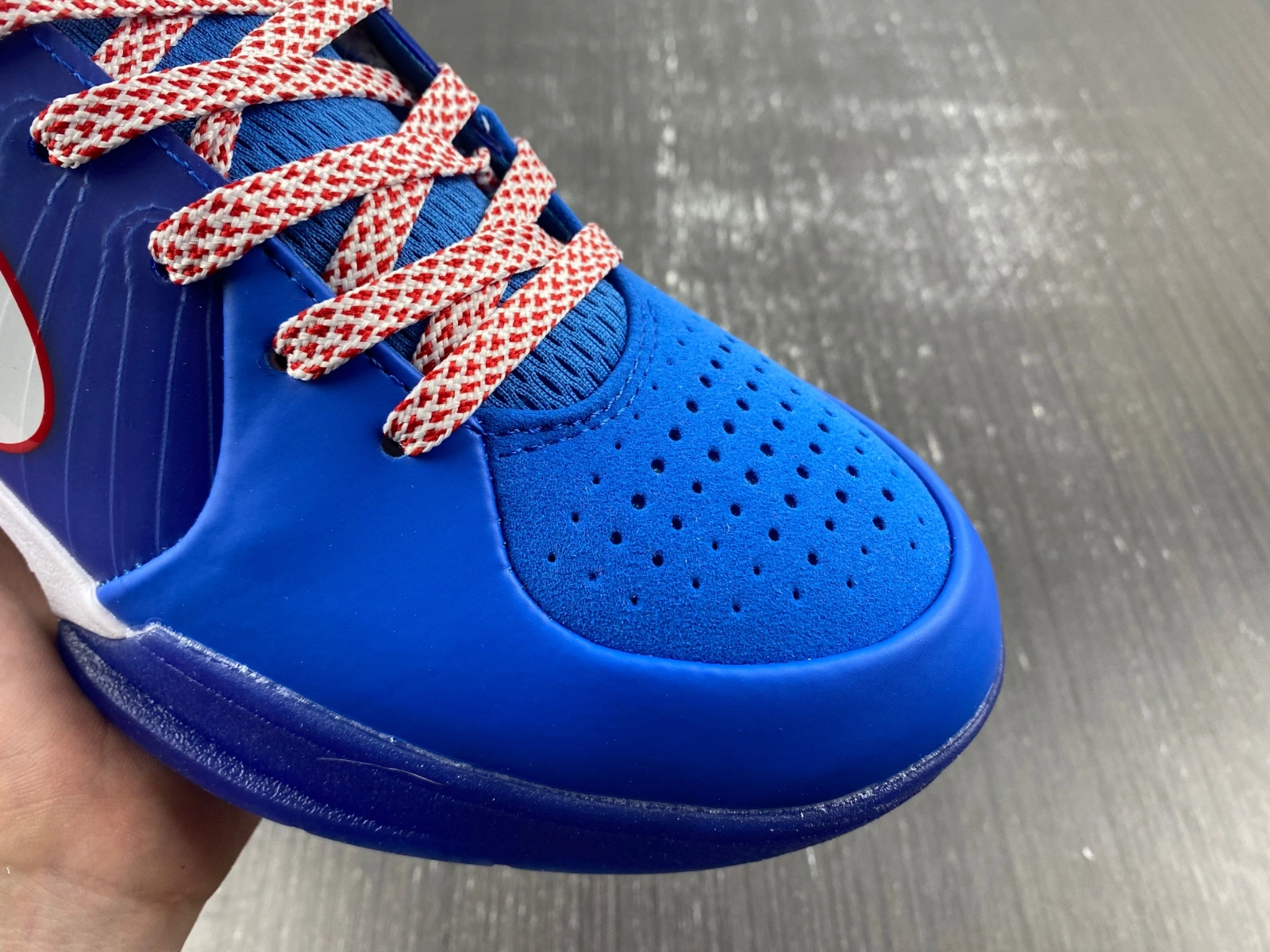 WeatherProof Kobe 4 Protro Philly FQ3545- 1076