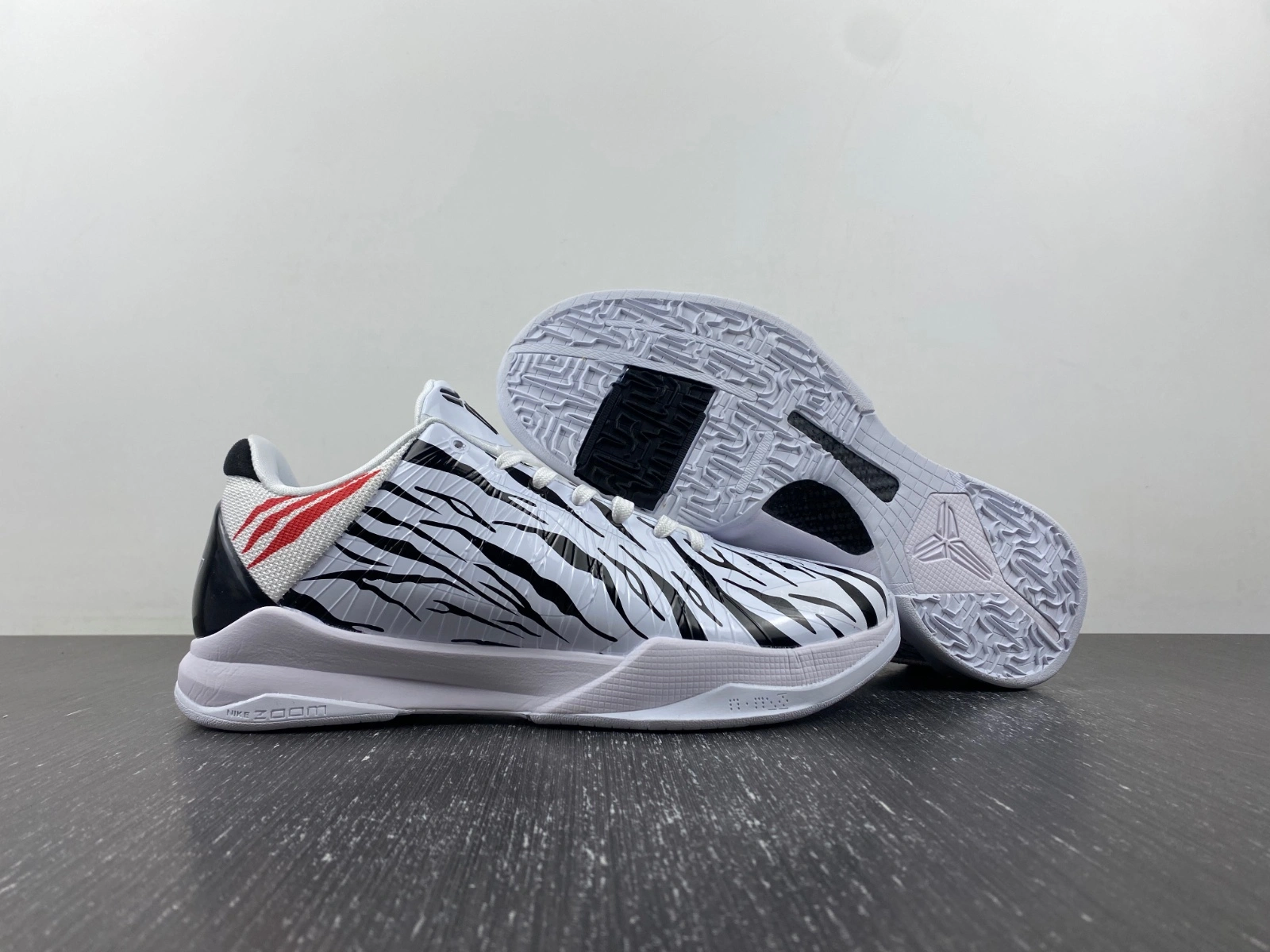 UrbanStyle Kobe 5 Protro 5 Zebra DB4796- 1087