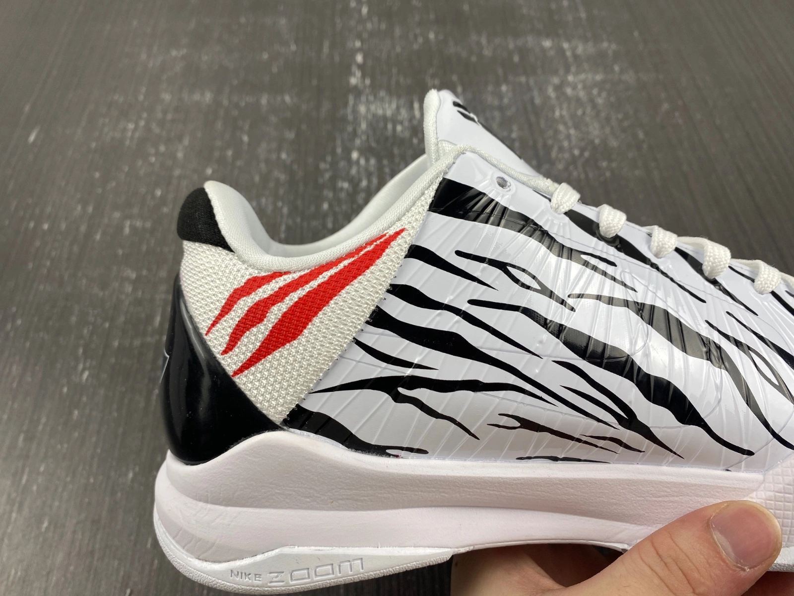 UrbanStyle Kobe 5 Protro 5 Zebra DB4796- 1087