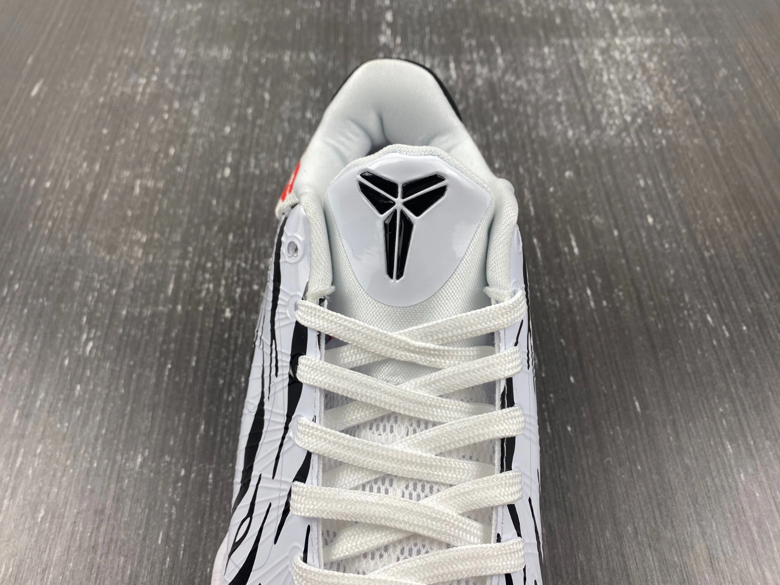 UrbanStyle Kobe 5 Protro 5 Zebra DB4796- 1087