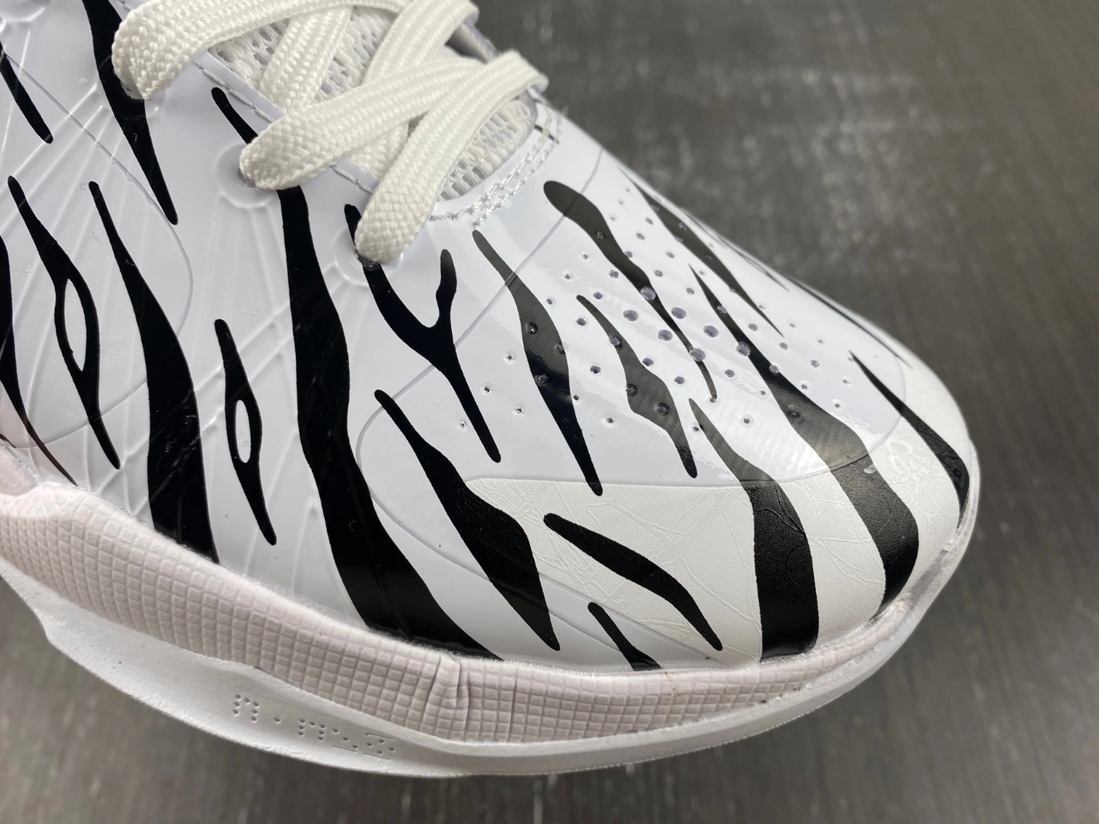 UrbanStyle Kobe 5 Protro 5 Zebra DB4796- 1087