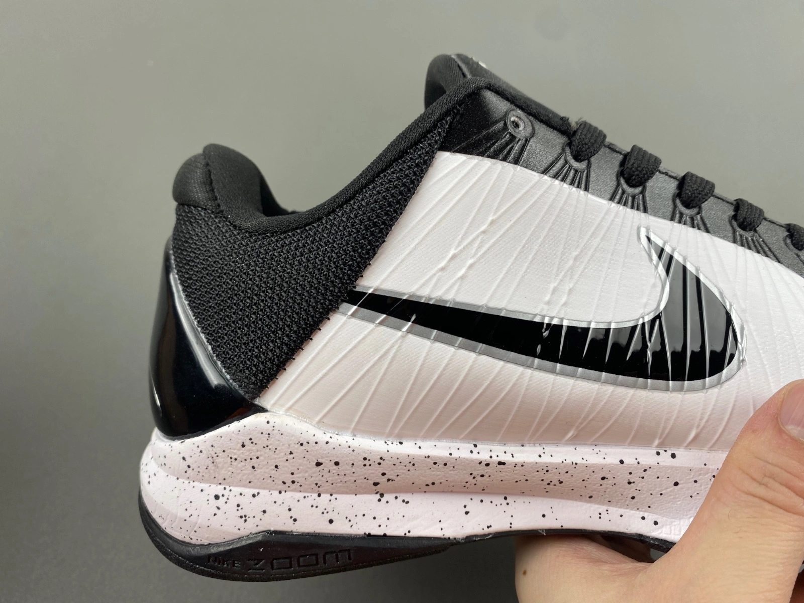 Youthful Kobe 5 Protro Panda CD4991- 1027